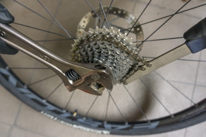 removing rear sprocket on bicycle