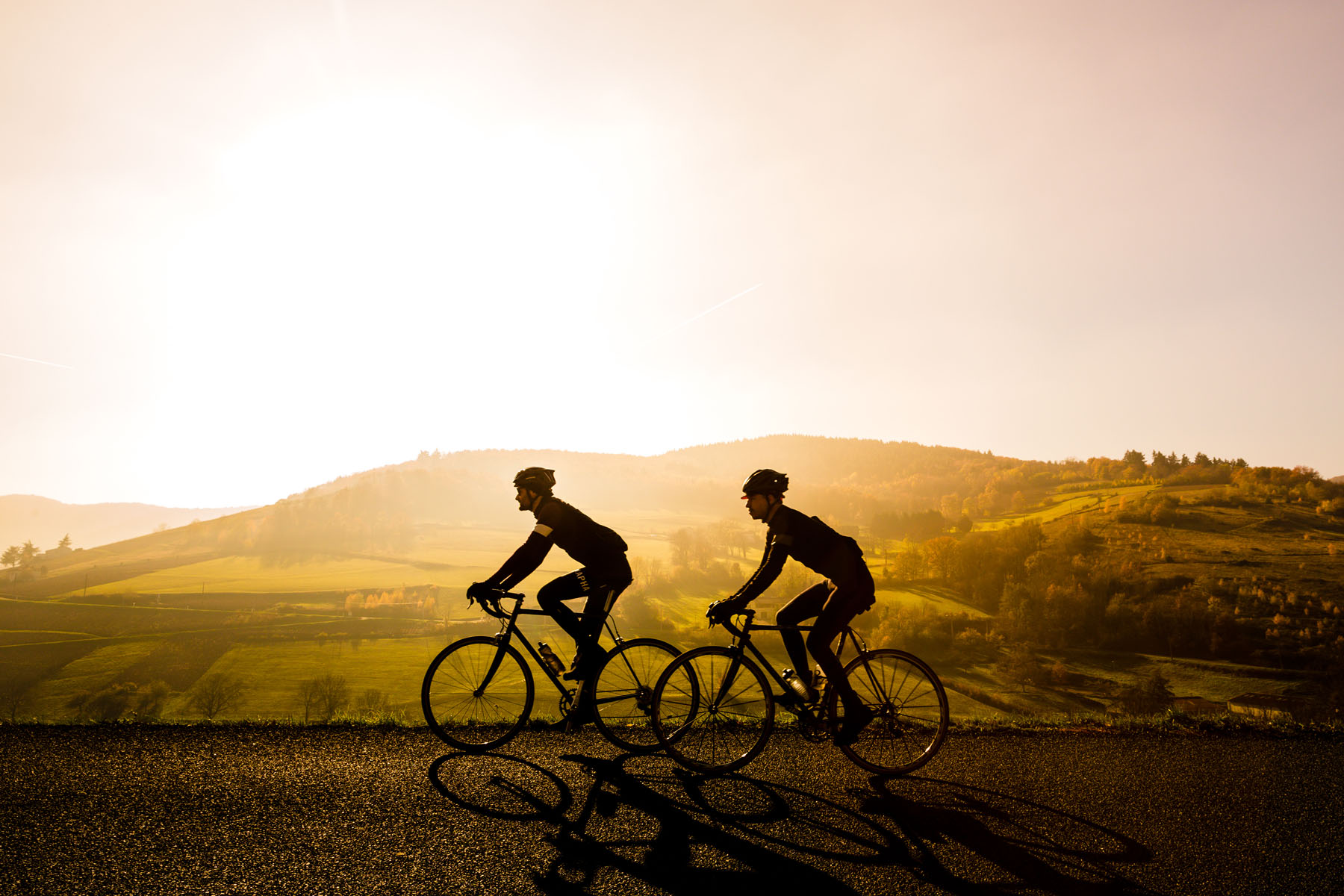 Cycle. The Cycle. Велосипедист на фоне мемориала. Ciclista kx275. Shutterstock cyclist.